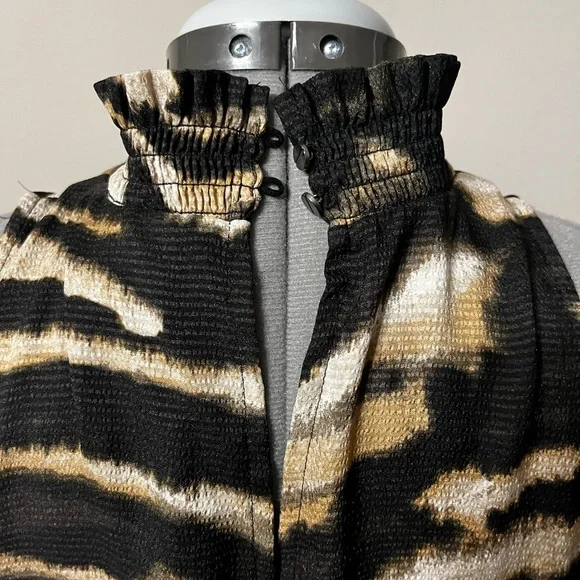 Sleeveless Turtleneck - Picture 8 of 10